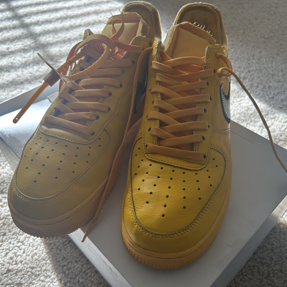 Nike Men's Yellow Sneakers